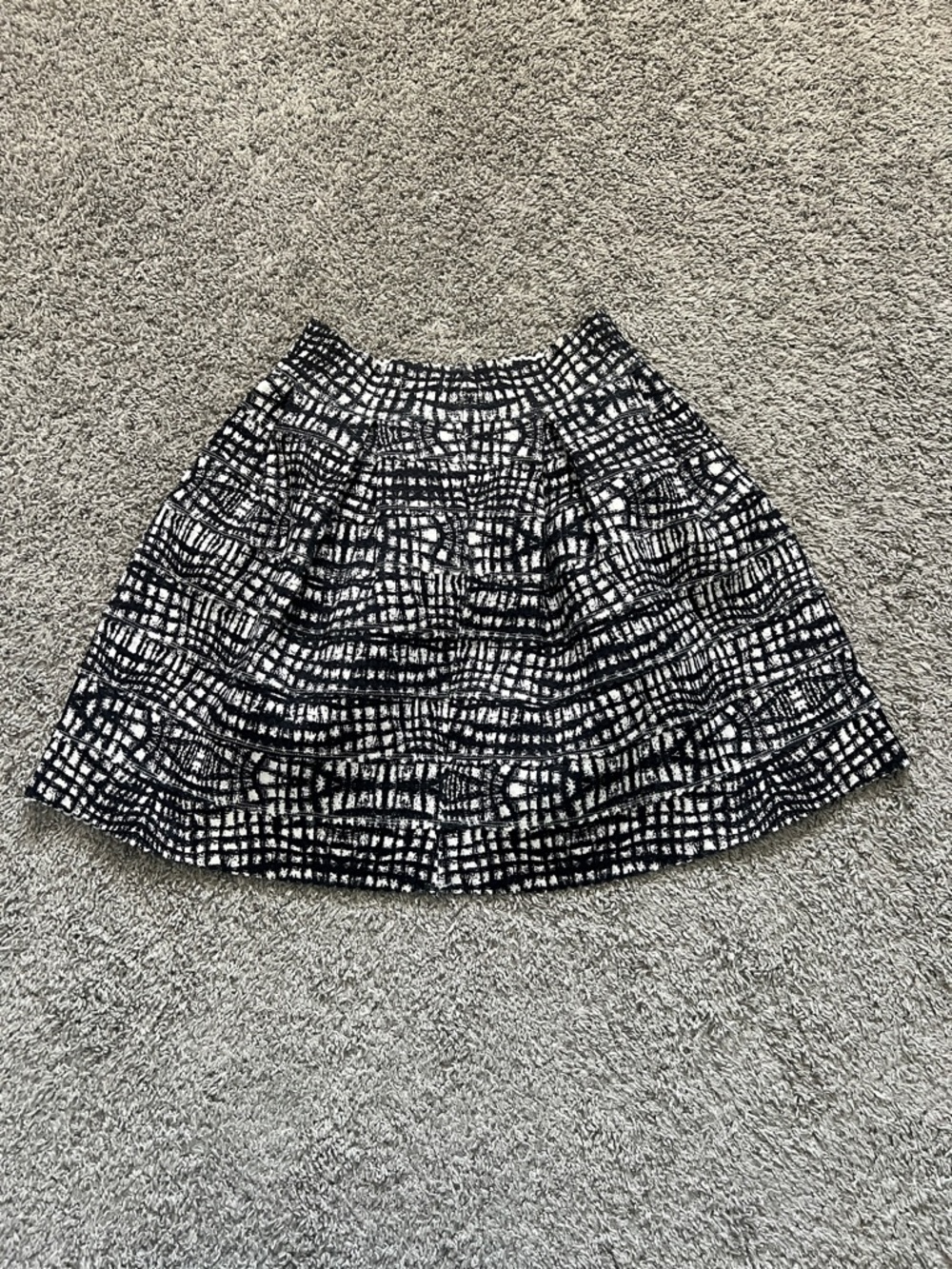 FSR Freestyle Revolution Black & White Textured Flare Stretch Skirt - Size M - Picture 4 of 9